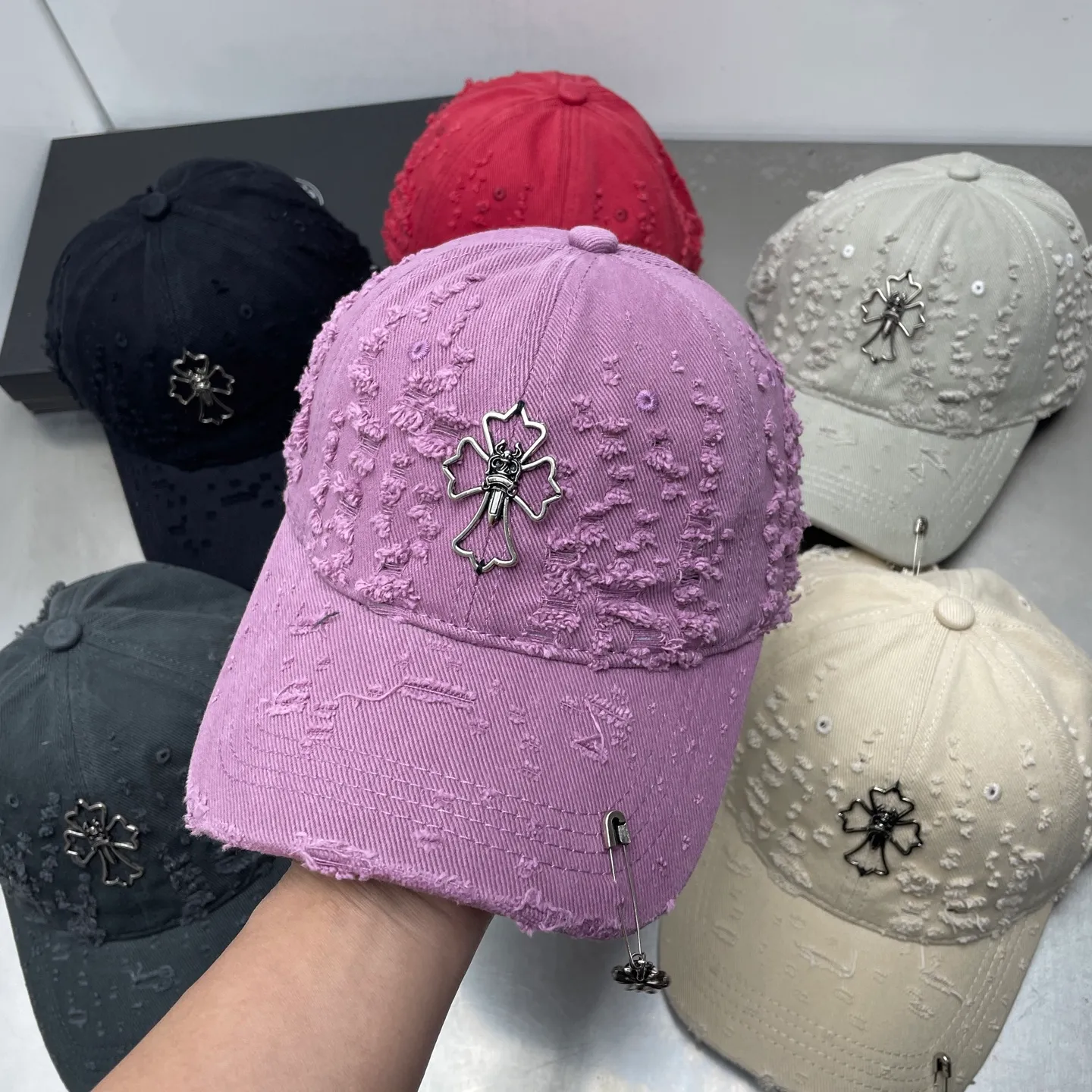 Private message for price inquiry! 🆕Crow's heart-washed ripped baseball cap